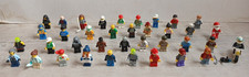 lot LEGO +35 personnages - figurines - veterinaire - police militaire Pere Noel