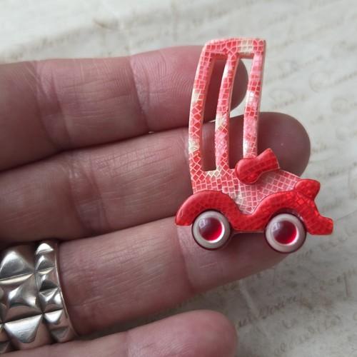 Broche léa stein signée - léa,
