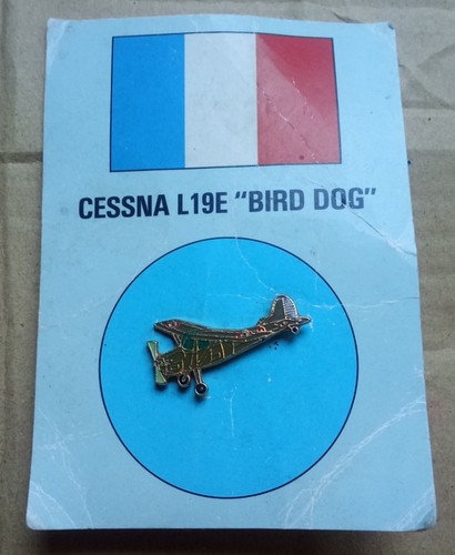 Pin avion cessna l19e - pin’s,