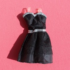 Petite robe noire pour poupée Barbie Mattel vintage