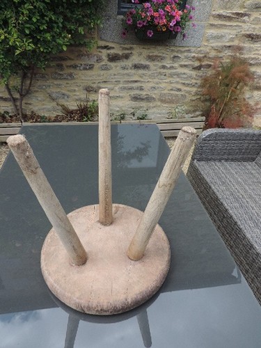 Tabouret brutaliste - 🟢,