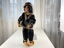 Poupée d'artiste poupée en
