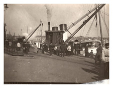 France, Bordeaux, grues, quai et bateaux Vintage silver print Tirage argentiqu