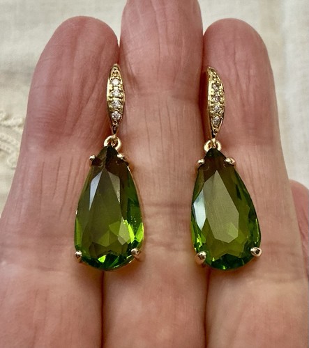 Beau cristal vert péridot - pÉridot,