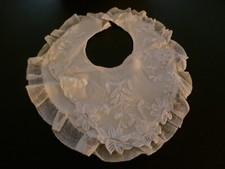 Linge ancien Bavoir en tulle