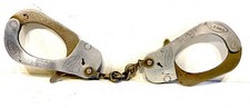 Ancienne paire de Menottes La PEGY LR Paris Unis France