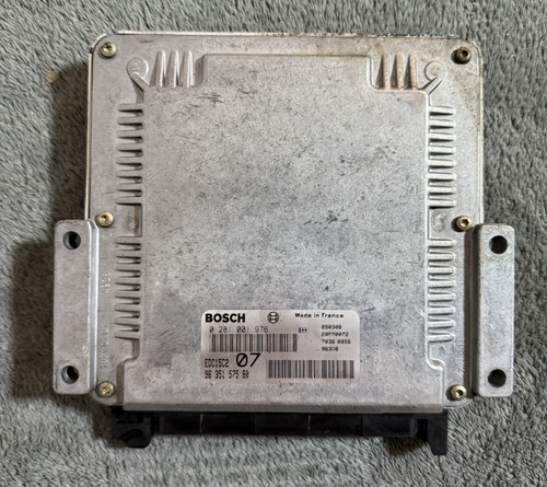Calculateur moteur peugeot - calculateur,