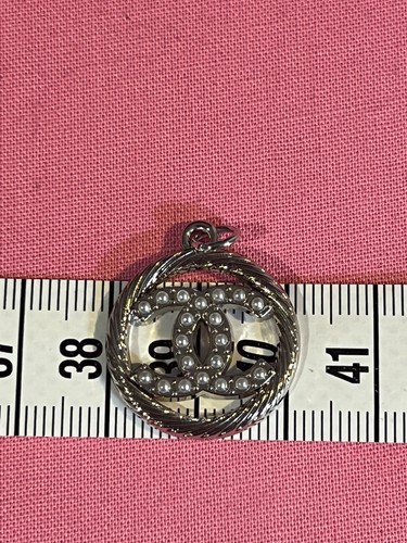 Pendentif breloque charm
