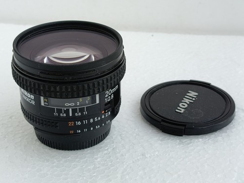 Objectif grand angle - 20mm, f