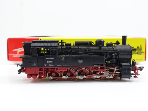 Locomotive vapeur - à,