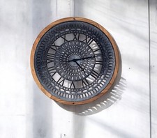 Grande horloge murale industrielle bois & métal – Ø 65 cm – chiffres romains – d