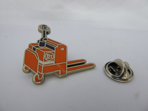 Pin pins badge - pin's,
