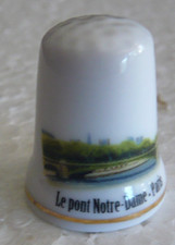Dé à coudre de collection en porcelaine décoré du pont Notre Dame à Paris