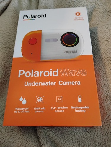 Polaroid wave underwater - polaroid,
