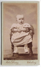 Bébé, enfant assis fauteuil osier, mains, Desrez, Cherbourg - Photo ancienne CDV