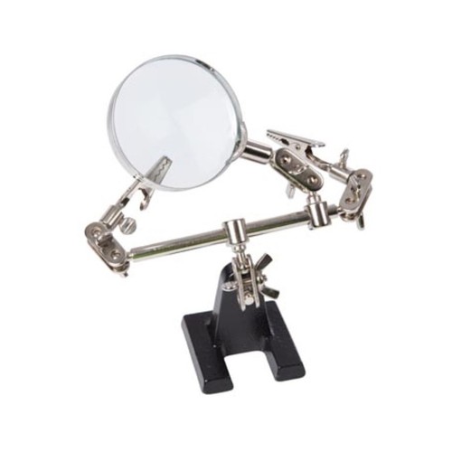 Troisième main avec loupe