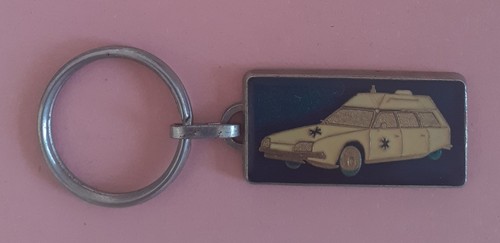 Ancien porte cles - porte, ambulance
