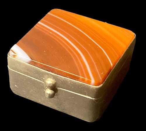 Petite boîte ancienne tour - petite,