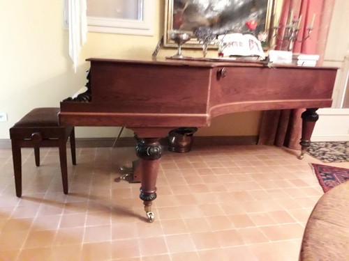 Piano queue pleyel - à,