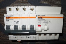 DISJONCTEUR DIFFERENTIEL TETRA. 63A 30mA COURBE D TYPE AC, MERLIN GERIN 63AMPERE