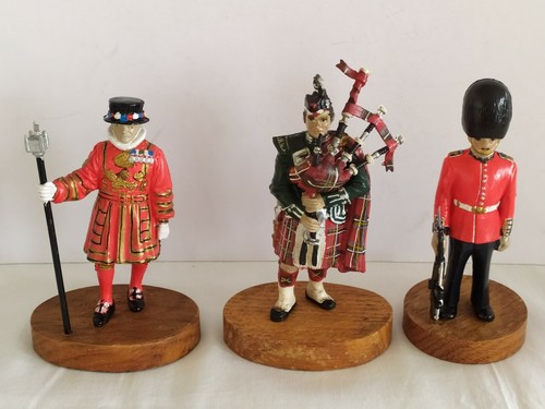 Mac gregor figurines pub - mac,