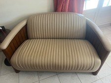 Ensemble 2 canapés cuir  identiques +  1  pouf  +. 1 table Basse