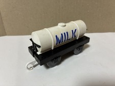 Voiture-citerne Plarail lait
