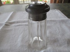 saupoudreuse ancienne monture métal argenté