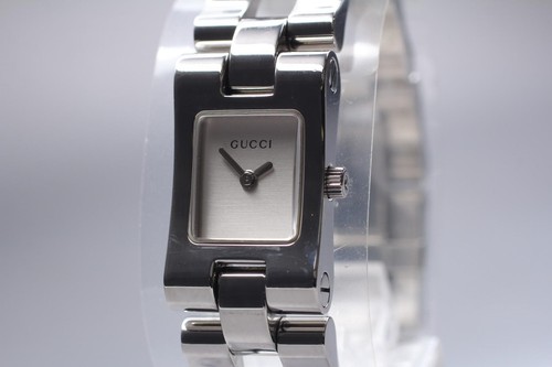 Presque comme neuve montre - presque, *