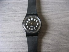 Belle montre Swatch noir et blanche de 1995 modèle miniature pour femme