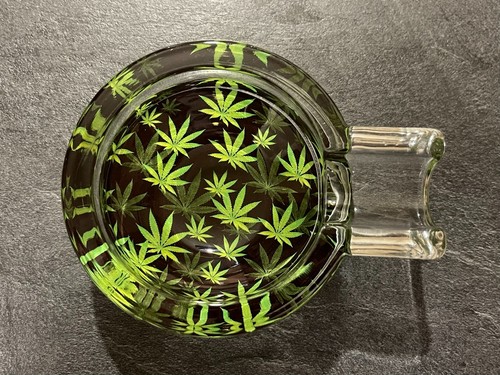 Cendrier feuilles cannabis - feuilles,