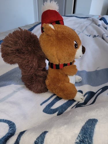 Peluche ecureuil marron bonnet - marron,