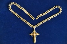 Collier et croix en or 18 carats 16g78