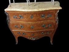 Commode Galbée De Style Louis