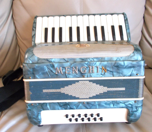 Menghini accordion 12bass - ,