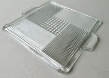 plateau de service ou vide poche en verre quadrillé et à rayures