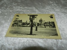 CPA carte postale Chateaudun / La Place du 18 Octobre / La Fontaine avec banque
