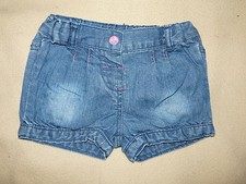 Short bleu clair en jean C&A pour bébé fille taille 6 mois 68 cm - TBE