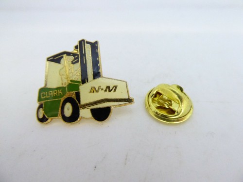 Pin pins badge chariot - pin's,