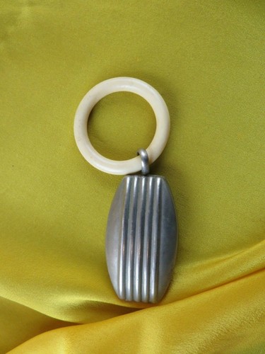 Ancien petit hochet bébé - petit,