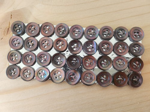 Plaque lot boutons - lot, 36