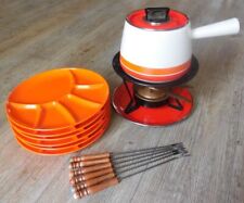 Vintage ! Service à fondue bourguignonne en tôle émaillée + 6 assiettes