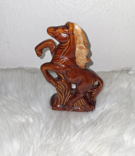 Cheval cabré décoratif - , en