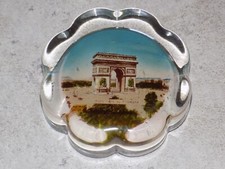 ANCIEN PRESSE PAPIER EN VERRE ARC DE TRIOMPHE PARIS FABRICATION FRANCAISE