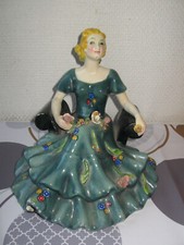 ANCIENNE FAIENCE ROMANTIQUE FEMME ASSISE DANS FAUTEUIL CLUB ART DECO MADE ITALY