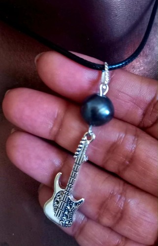 Collier pendentif guitare
