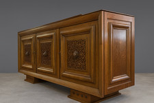 D'après Charles Dudouyt : buffet en enfilade en chêne massif vers 1940