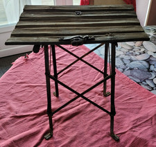 RARE ANCIEN PETIT SIEGE /TABOURET PLIABLE MILITAIRE  DANS SON JUS ANNEE INCONNU