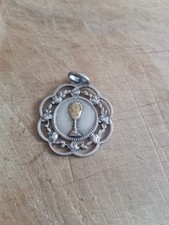 Médaille ouvragée calice or