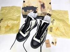 Clous Dr. Martens neuf pouces